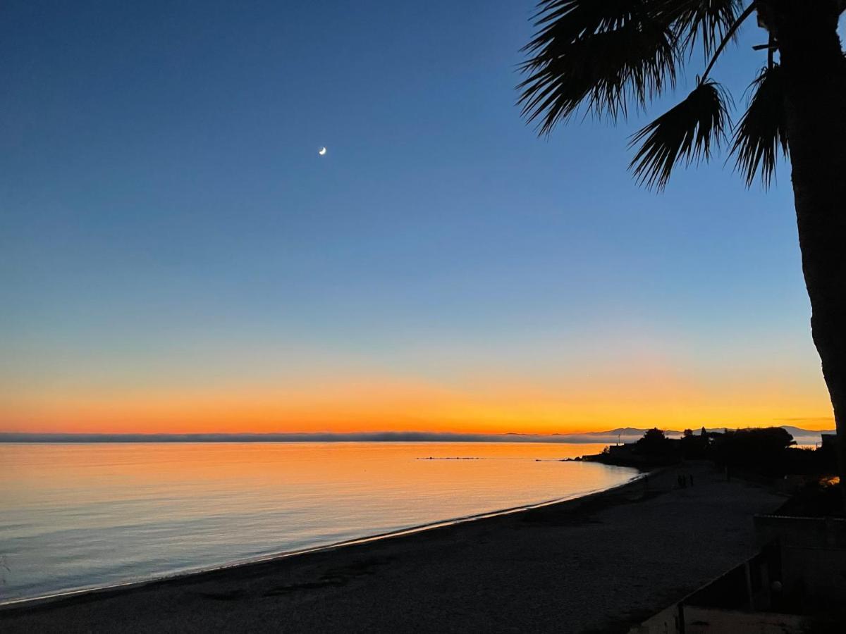 Villa By The Beach Sant'Andrea  エクステリア 写真