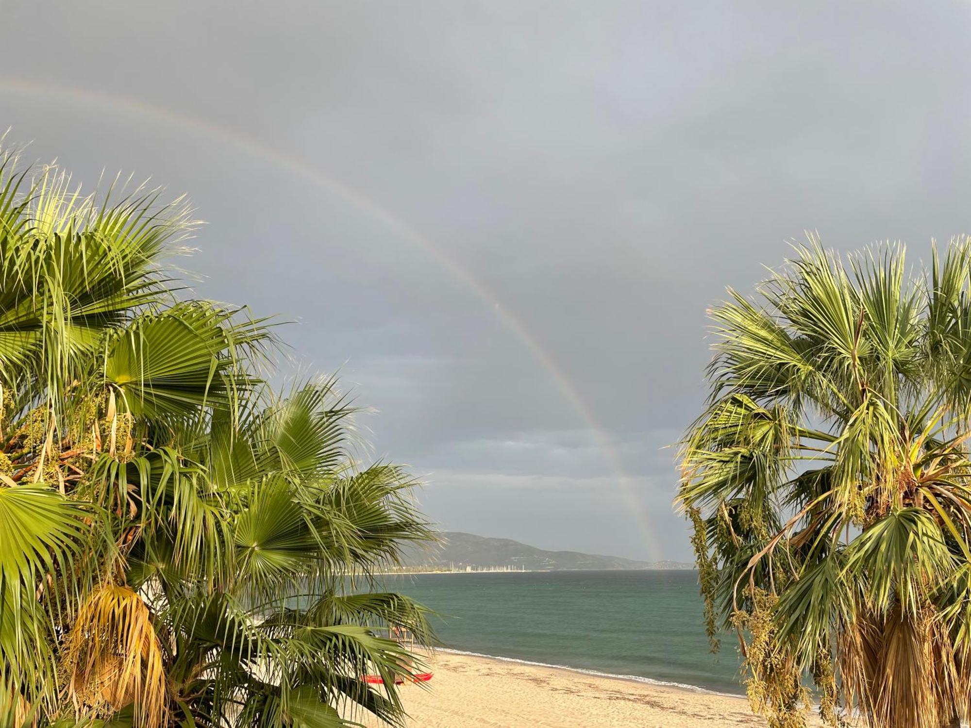 Villa By The Beach Sant'Andrea  エクステリア 写真