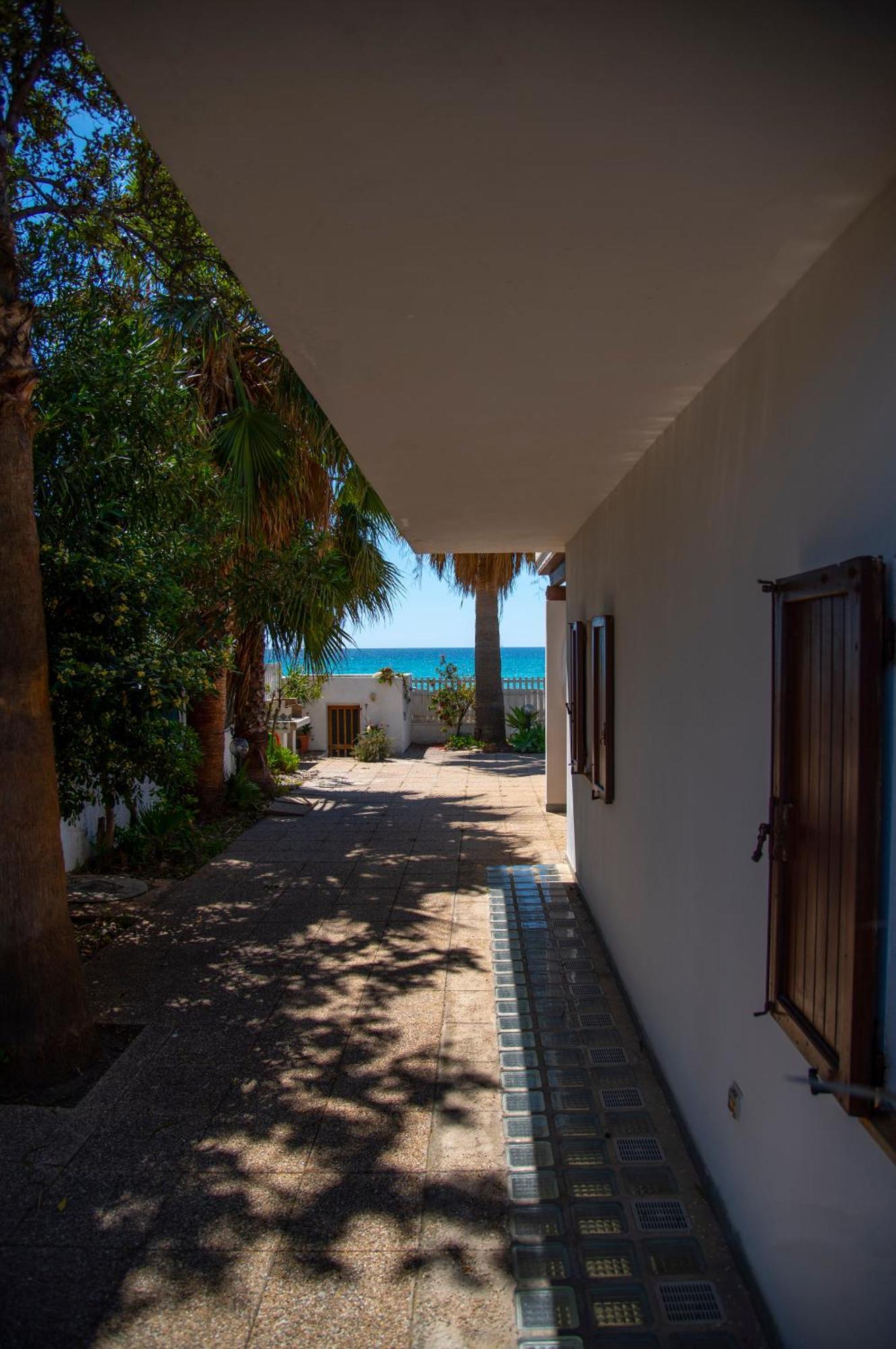 Villa By The Beach Sant'Andrea  エクステリア 写真