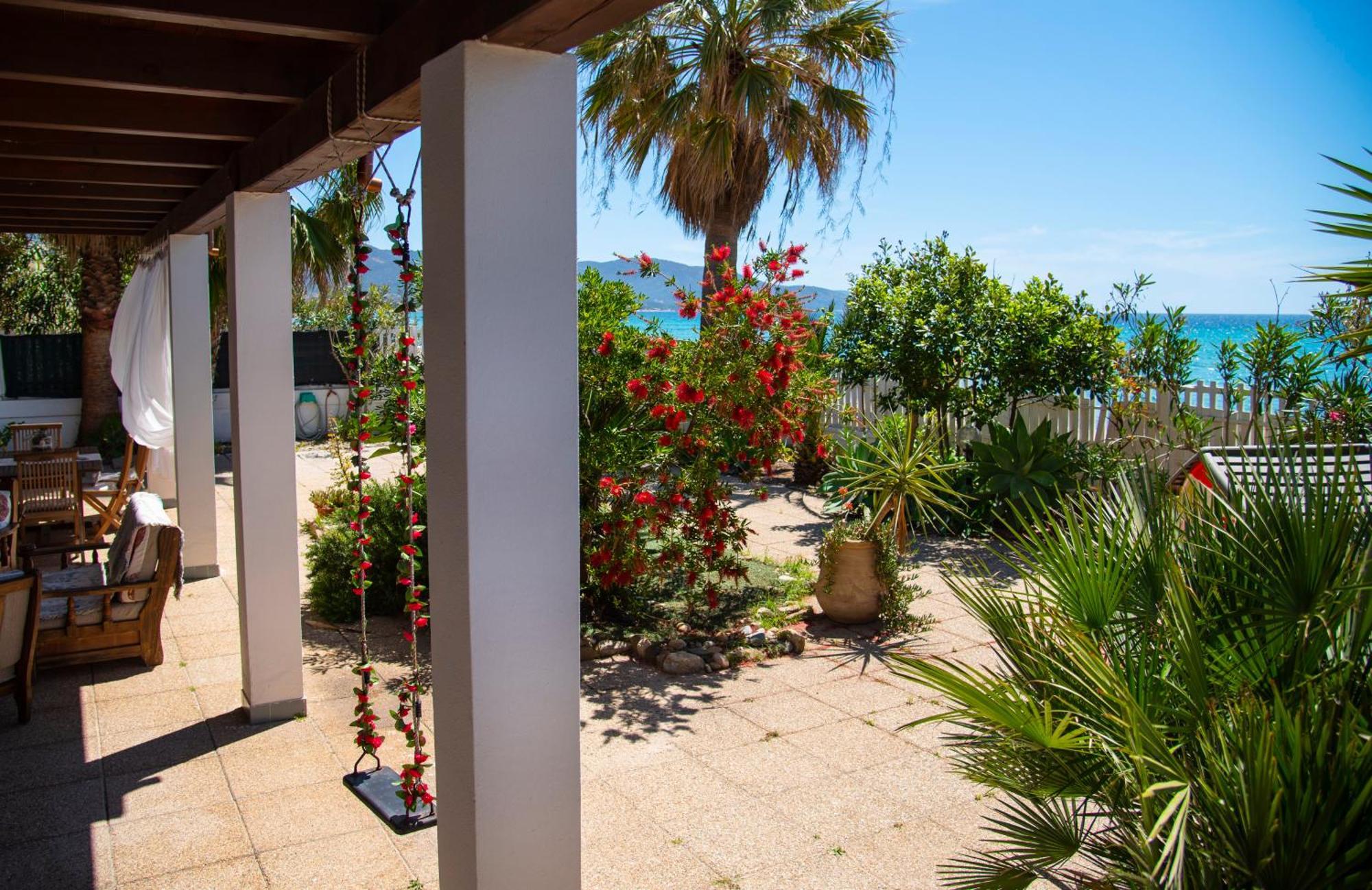 Villa By The Beach Sant'Andrea  エクステリア 写真